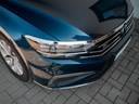 Frontgrillklädsel ovanför framlyktorna VW Passat B8 2015+