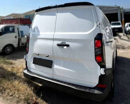 Skyddskåpa för den bakre stötfångaren till FORD TRANSIT / TOURNEO CUSTOM 2023-