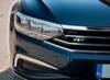 Frontgrillklädsel ovanför framlyktorna VW Passat B8 2015+